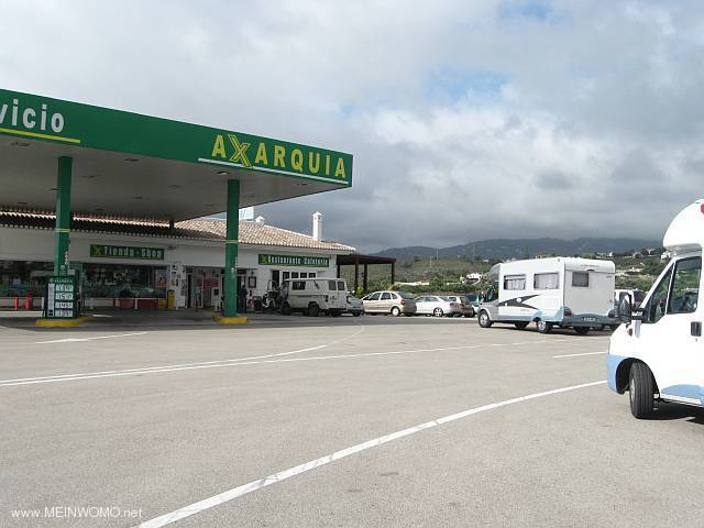  Gas station avec une gamme complte de services (Nov. 2012)