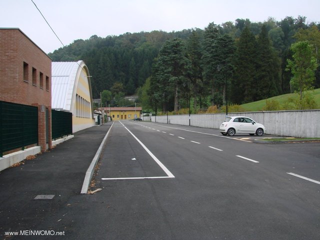  Parcheggio di fronte al centro termale