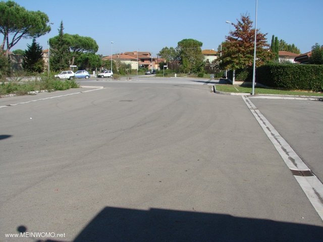 Blick auf den vorderen Teil des Parkplatzes