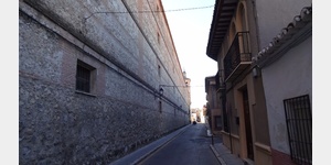 Blick auf die mchtigen Mauern des Klosters des Hl. Domingo.