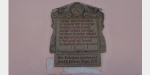 Gedenktafel ber dem Eingang der Kirche von Oberschleichach