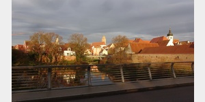 Morgendlicher Blick von der Wrnitzbrcke auf die Altstadt von Donauwrth