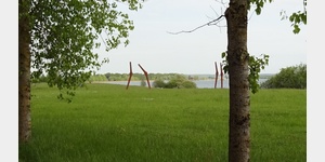 Kunst am Lac de Madine: Storchenbeine am See