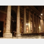 Sulenreihe im Dom, Piazza del Duomo, 6-9, 47121 Forl, Forl-Cesena, Italien