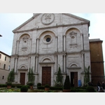 Frontfassade des Doms Santa Maria Assunta, Corso il Rossellino, 57, 53026 Pienza Siena, Italien