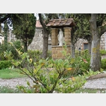 Marienfigur im Garten des Priesterseminars, Via Verde, 14, 53026 Pienza Siena, Italien