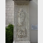 Grabstein mit Mondsichelmadonna an der sdlichen Auenfassade der Stadtkirche