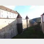 Burggraben und Mauer der inneren Befestigung der Marienburg