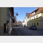 Blick durch die Hauptstrae in der Altstadt von Burgebrach auf das reprsentative ehemalige Torhaus.@