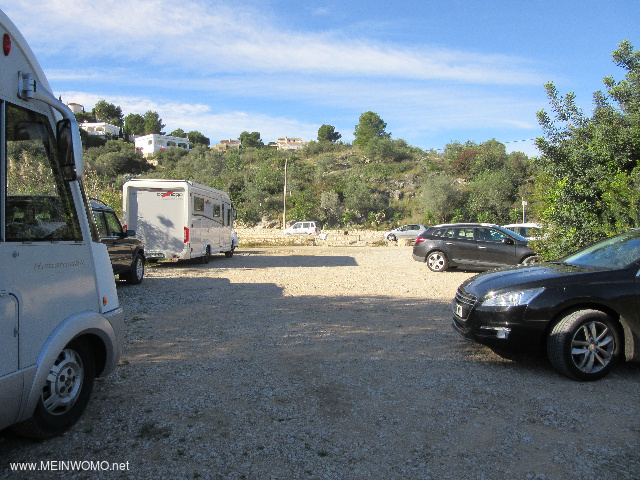  2 campers and many cars and the place is full.