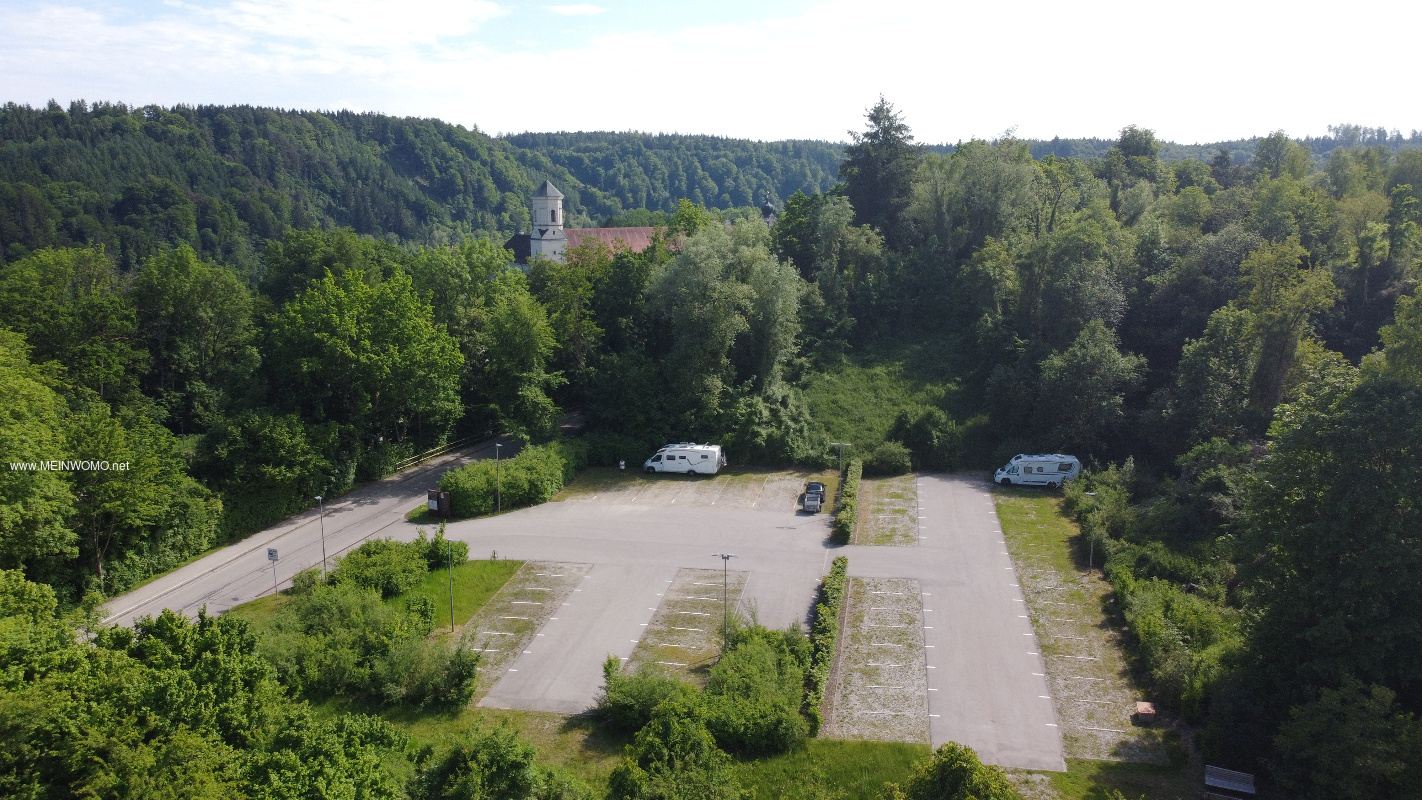  Parking pour voitures et bus au monastre de Raitenhaslach  