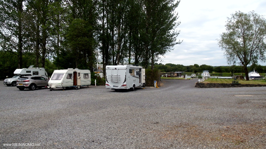  Camping Lochside Marina overlooking the River Erne