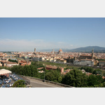 Aussicht von der Piazzale Michelangelo auf Florenz mit Basilika de Santa Croce, Pallazzo Vecchio und Ponte Vecchio.