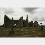 Klosterruinen Clonmacnoise mit typischem Hochkreuz