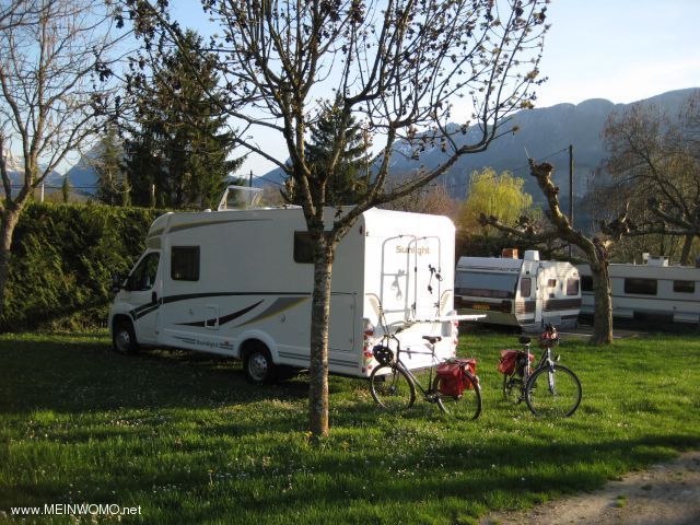  Onze camper op de Capingplatz Le Lanfonnet