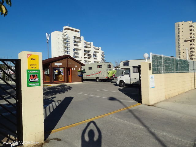  Entrance and reception of the camping Calpe Mar