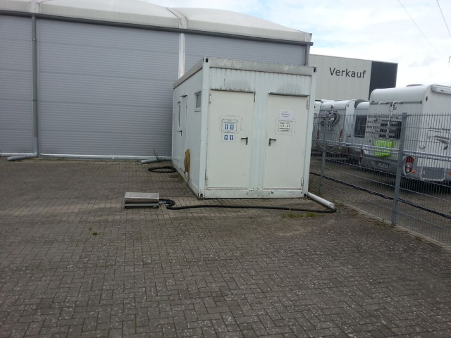  Container voor Ver / verwijderen op het veld Leisure centrum Albrecht, Winsen, Luhe