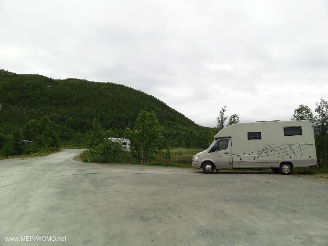  En parkeringsplats vid de samiska frsljningstlten