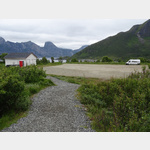 Der groe Parkplatz oberhalb von Mefjord