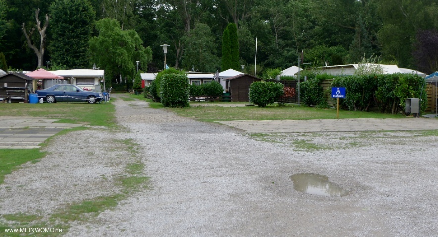  Parkeringsplats vid de permanenta camparna  