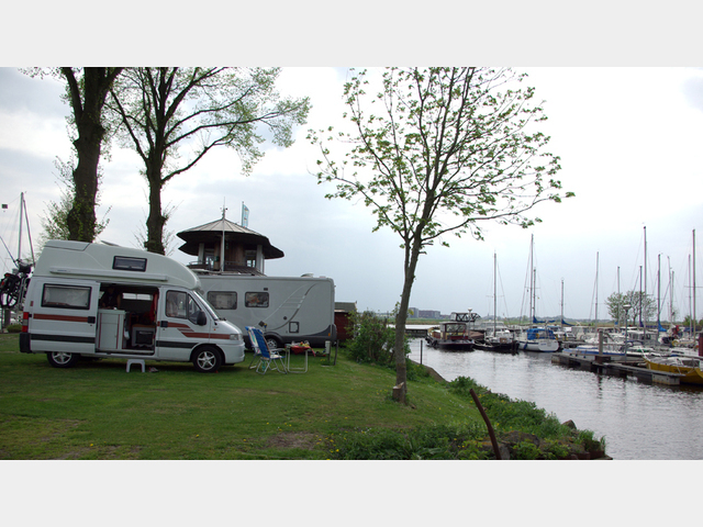  Parcheggio nella zona Zwartewater marina.