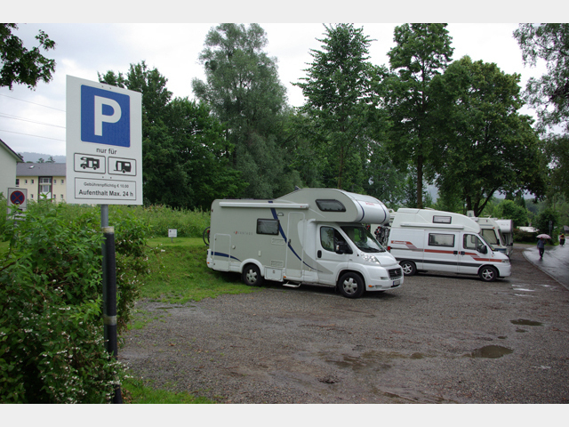 Stationnement (Warteplatz) vor terrain de camping