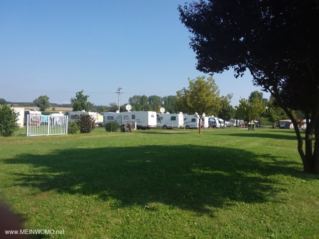 Parkeerplaats voor campers en tenten