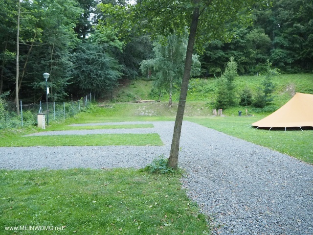  On the left the gravel places for mobile homes, right the tent meadow
