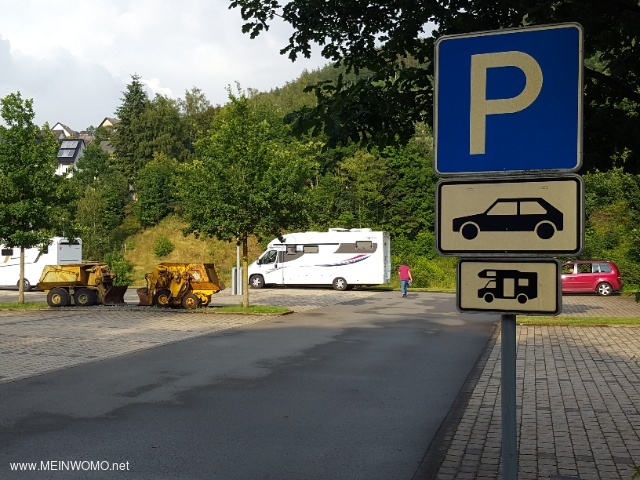 Groer Parkplatz, auch fr Womos. 