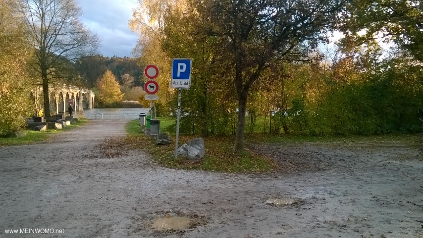  Entrance to the parking lot, view of the Aare bridge  