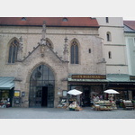 Eingang zur Stiftskirche und Souvenirlden, Kapellplatz 32, 84503 Alttting, Deutschland