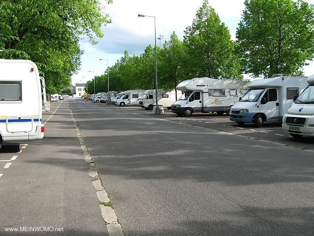 Stellplatz entlang der Strae (Mai 2012)