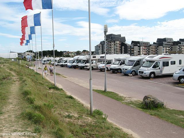 Parkplatz am Juno-Beach (Aug. 2012)