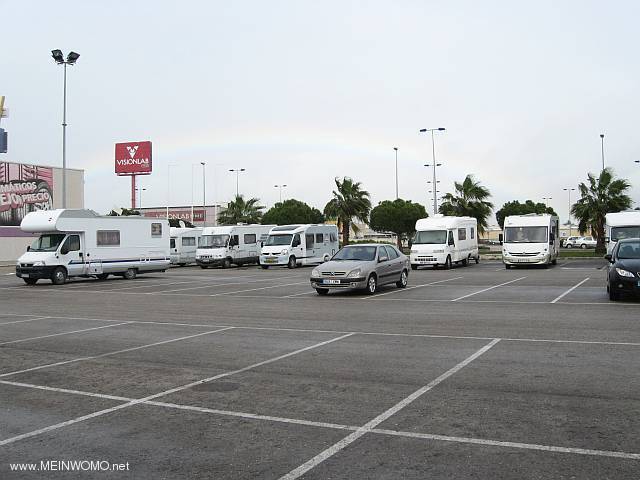 Parkplatz vor dem Leroy Merlin Markt (Jan. 2013)
