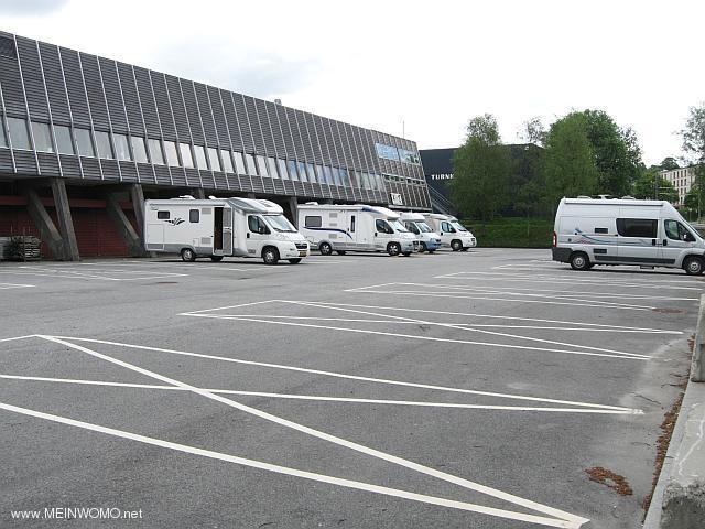  Parkeerplaats in de voorkant van de Sporthal (juni 2013)