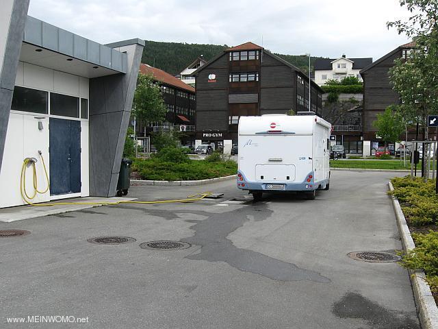 V+E beim Busparkplatz (Juni 2013)