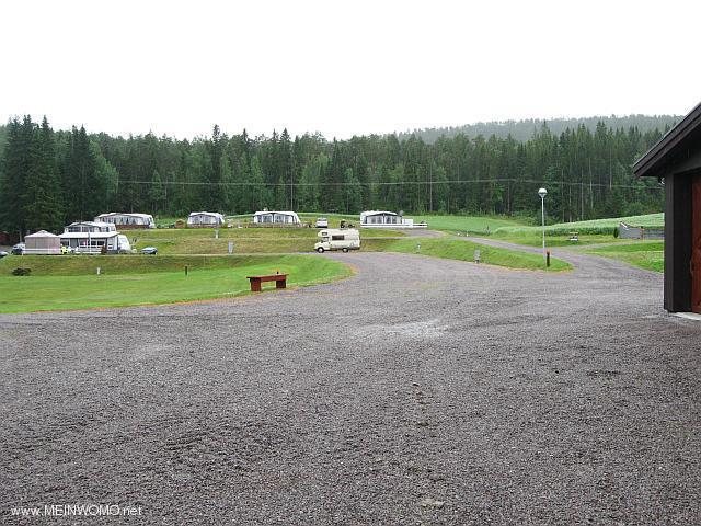 Terras stoelen en extra grind plaats voor kampeerders (juli 2013)