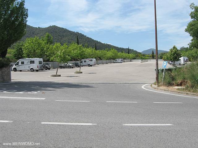 Einfahrt zum Parkplatz (Mai 2014)