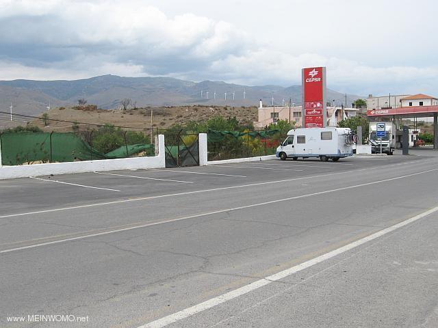  Place de parking  ct de la station-service Cepsa (mai 2014)