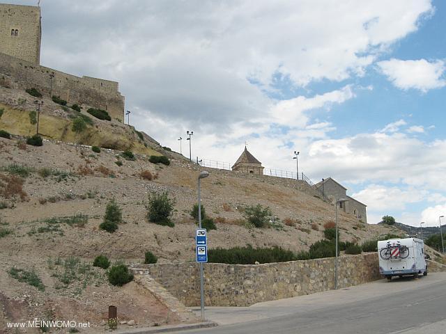 Stellplatz unterhalb der Burg (Juni 2014)