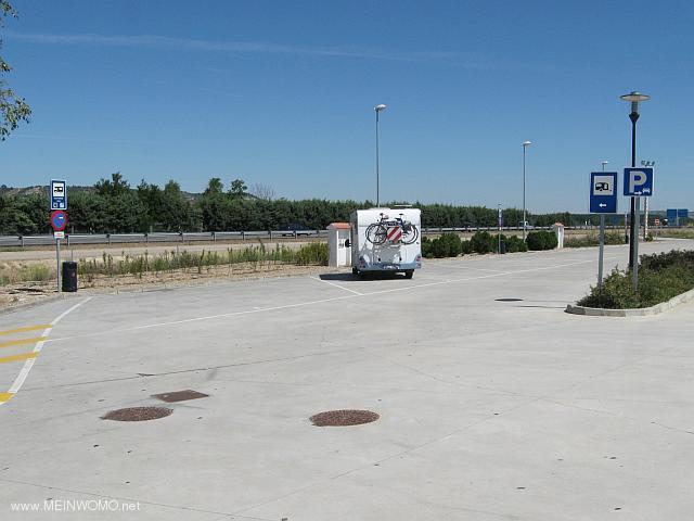 Stellplatz neben der Autobahn (Juni 2014)