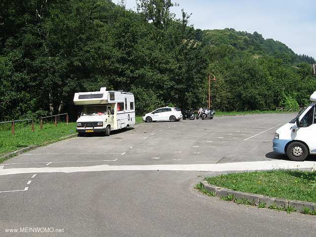  Parkeerplaats op de openbare parkeerplaats (juli 2014)