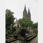 Ehrenfriedhof und St.-Peter und Paul