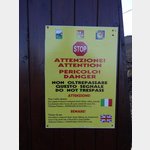 Warnschild am Torre del Filosofo (weitergehen verboten)