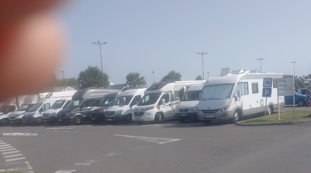 Parking spaces with motorhome symbol for at least 12 motorhomes. 