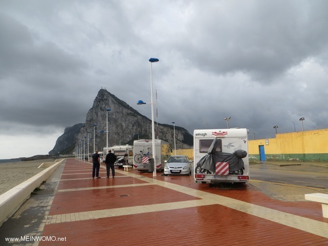  Parkeringsplatser med utsikt ver Rock of Gibraltar