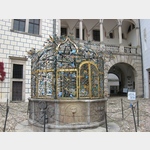 Der wunderschne Brunnen im Schloss von Jindrichuv Hradec