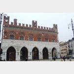 Il Gotico, das Rathaus Piacenzas