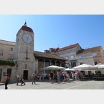  Stadtloggia Trogir, die ehemalige Gerichtssttte, und der Uhrturm