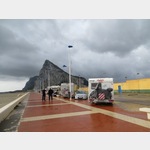 Parkpltze mit Blick auf den Felsen von Gibraltar